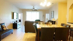 In-room dining - 5 bed Pool & Garage (Kissimmee)