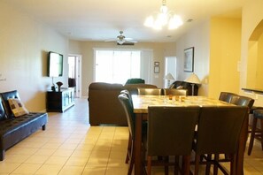 Casa, 5 habitaciones, alberca privada | Servicio a la habitación