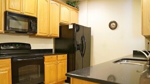 Private kitchen - 5 bed Pool & Garage (Kissimmee)