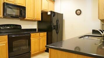 House, 5 Bedrooms, Private Pool | Private kitchen | Full-size fridge, microwave, oven, dishwasher