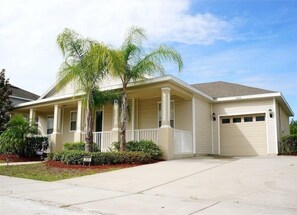 Vista frontal de la propiedad