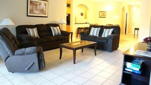 Living room - 5 bed Pool & Garage (Kissimmee)