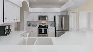 Unclassified image, 3 of 25, button - 5 bed Luxury house Gameroom Garage 101 (Davenport)