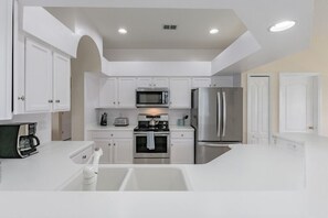 Talo, 5 makuuhuonetta, yksityinen uima-allas | Yksityinen keittiö | Täysikokoinen jääkaappi, mikroaaltouuni, uuni, astianpesukone