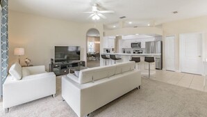 Unclassified image, 4 of 25, button - 5 bed Luxury house Gameroom Garage 101 (Davenport)
