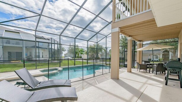 Unclassified image, 1 of 25, button - 5 bed Luxury house Gameroom Garage 101 (Davenport)