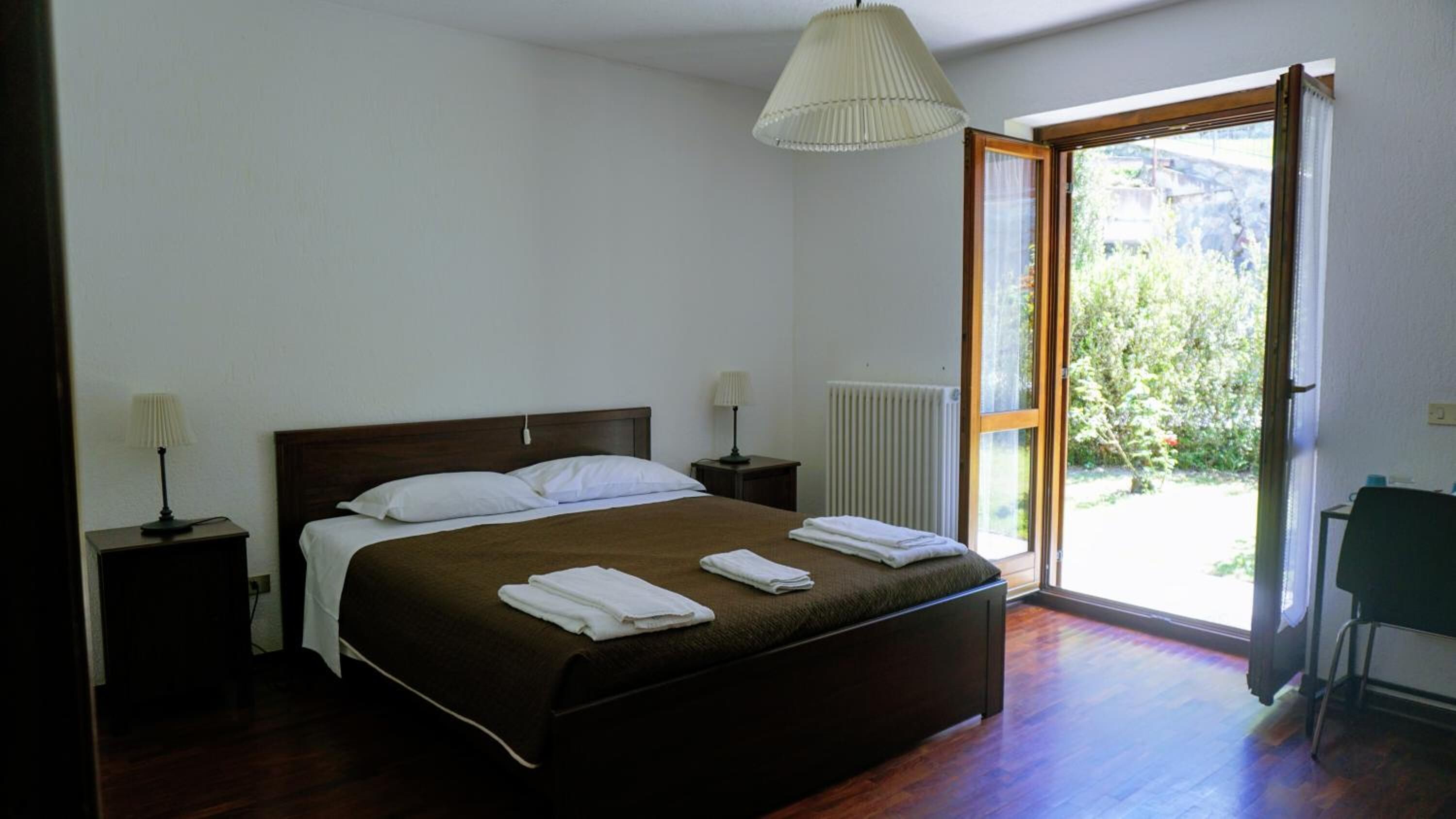 Literie hypoallergénique, surmatelas, bureau