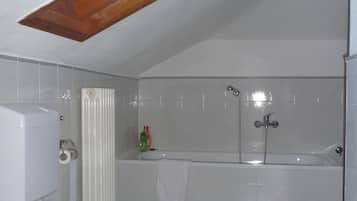 Triple Room (Attic) | Bathroom