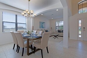 Hus - 6 sovrum - privat pool | Matservice på rummet