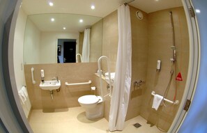 Shower, free toiletries, hair dryer, towels - International Hotel Telford (Telford)