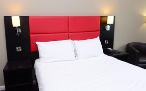 Standard-Doppelzimmer | Schreibtisch, Bügeleisen/Bügelbrett, kostenlose Babybetten, Bettwäsche