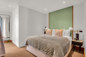 Classic Apartment, 2 Bedrooms, City View | 1 bedroom, desk, laptop workspace, cribs/infant beds - Two Bedroom Apartment in Limehouse (London)