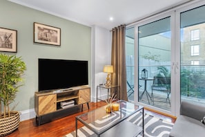 Classic Apartment, 2 Bedrooms, City View | Living area | 32-inch flat-screen TV with cable channels, TV - Two Bedroom Apartment in Limehouse (London)