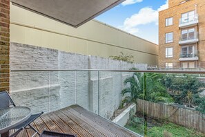 Terrace/patio - Two Bedroom Apartment in Limehouse (London)