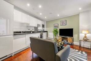Classic Apartment, 2 Bedrooms, City View | Living area | 32-inch flat-screen TV with cable channels, TV - Two Bedroom Apartment in Limehouse (London)