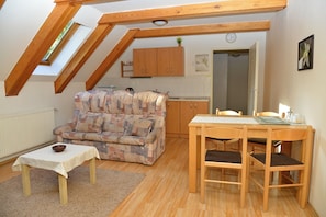 Apartment, 1 Bedroom, Kitchen | In-room dining - Penzion a restaurace Pintovka (Tabor)