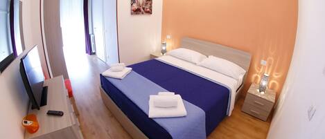 Quarto casal | Wi-Fi de cortesia, roupa de cama