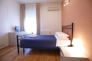 Single Room | Free WiFi, bed sheets - Hotel Samoggia (Valsamoggia)