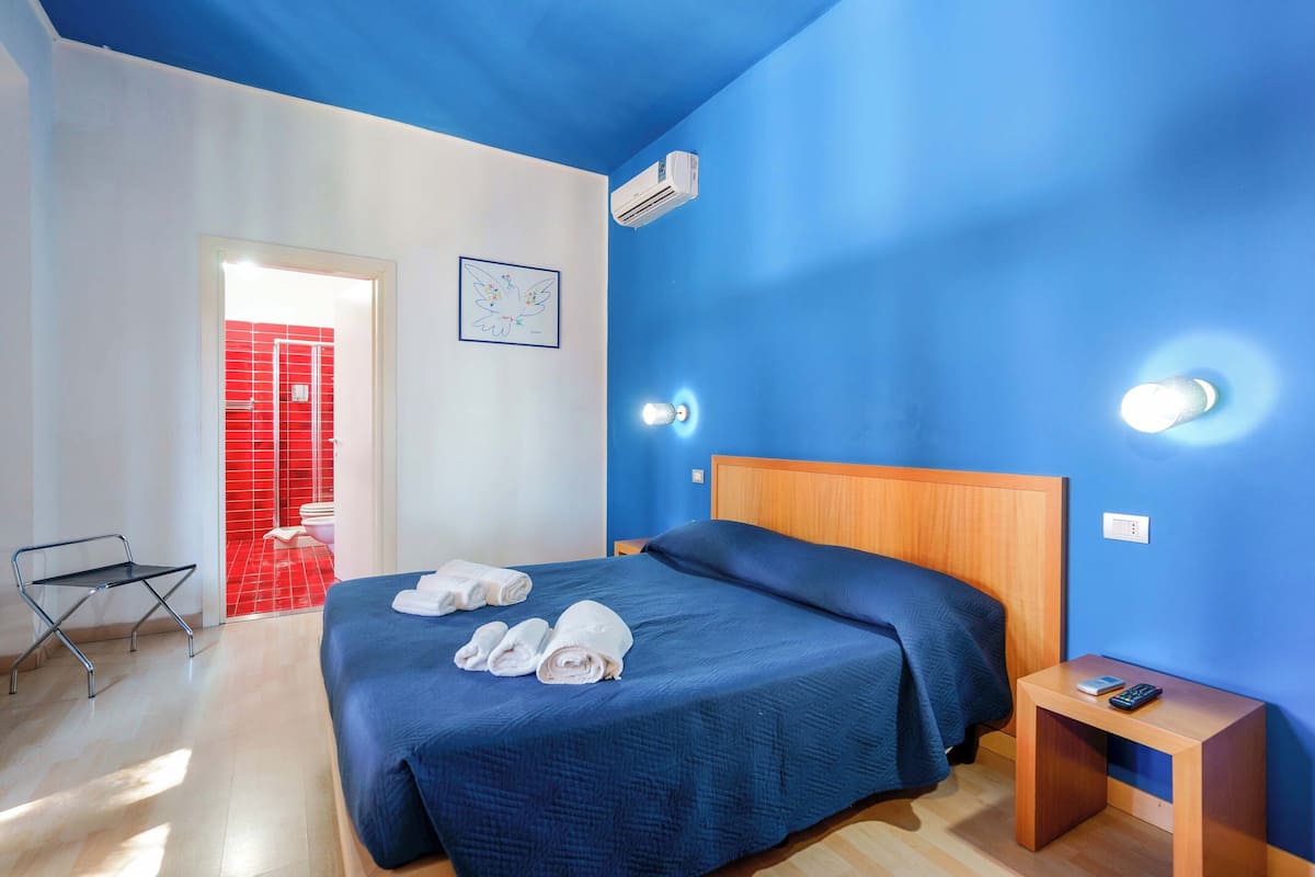 1 chambre, minibar, coffres-forts dans les chambres, bureau