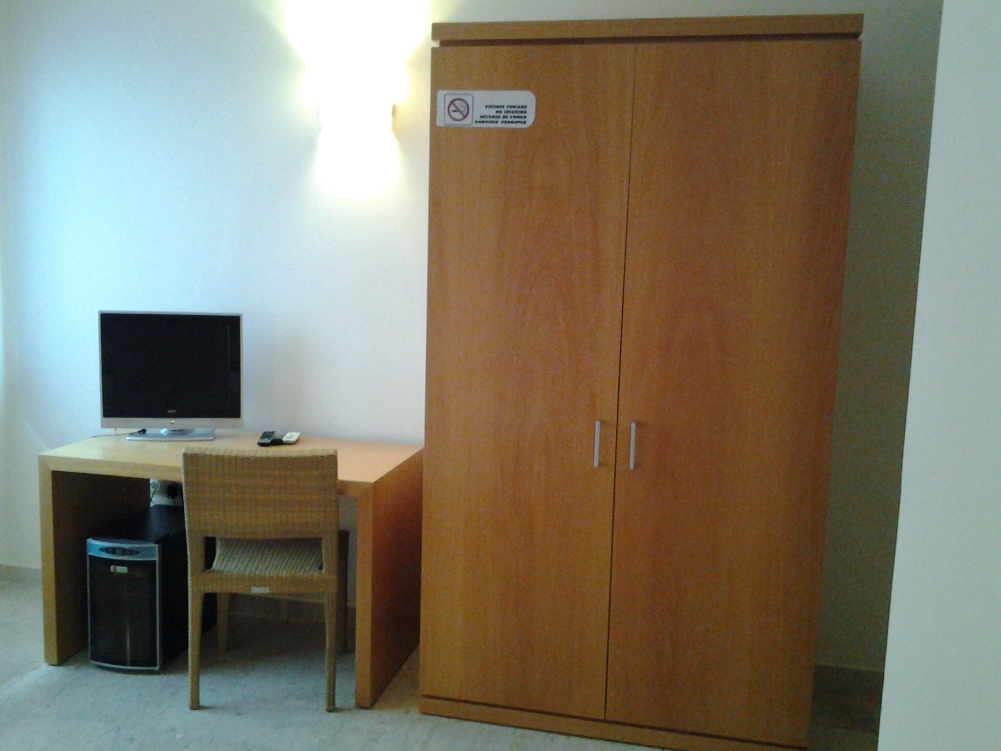 economy room | 1 bedroom, minibar, in-room safe, desk