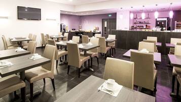 Breakfast (EUR 7.00 per person)