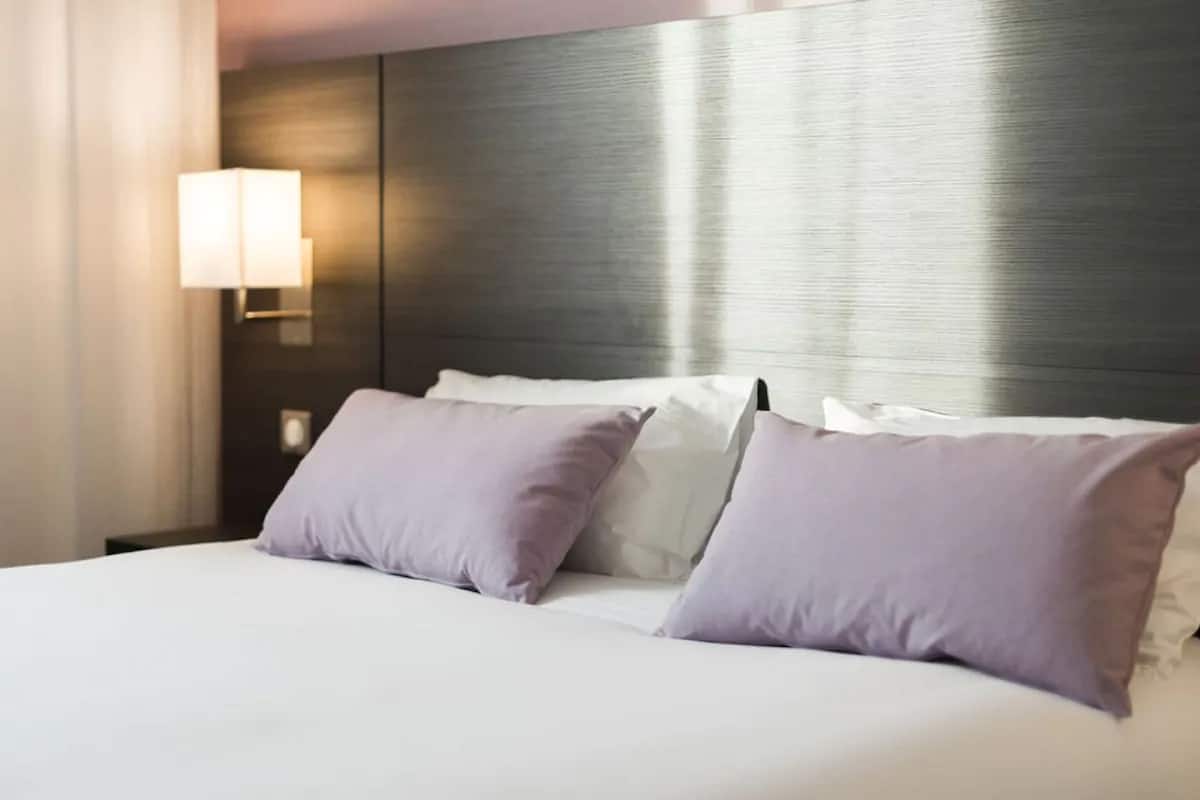 double room | desk, soundproofing, free wifi, bed sheets