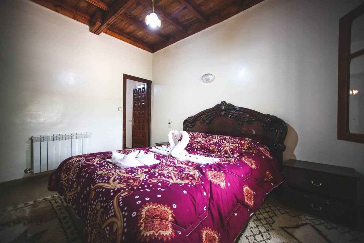 1 bedroom, blackout curtains, soundproofing, bed sheets