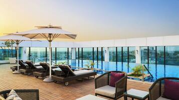 Outdoor pool, pool loungers