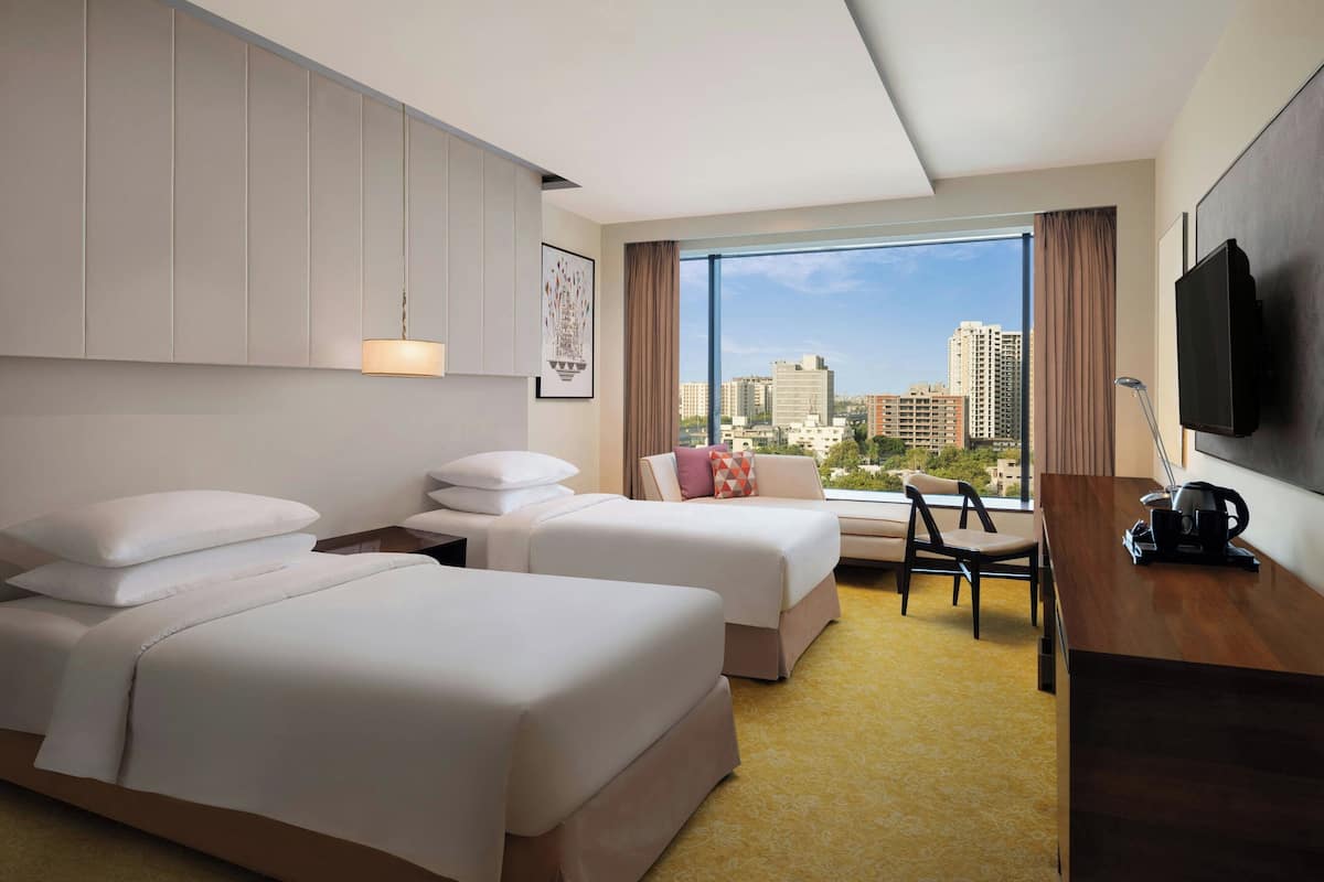 executive room, 2 single beds | pillow-top beds, minibar, in-room safe, desk