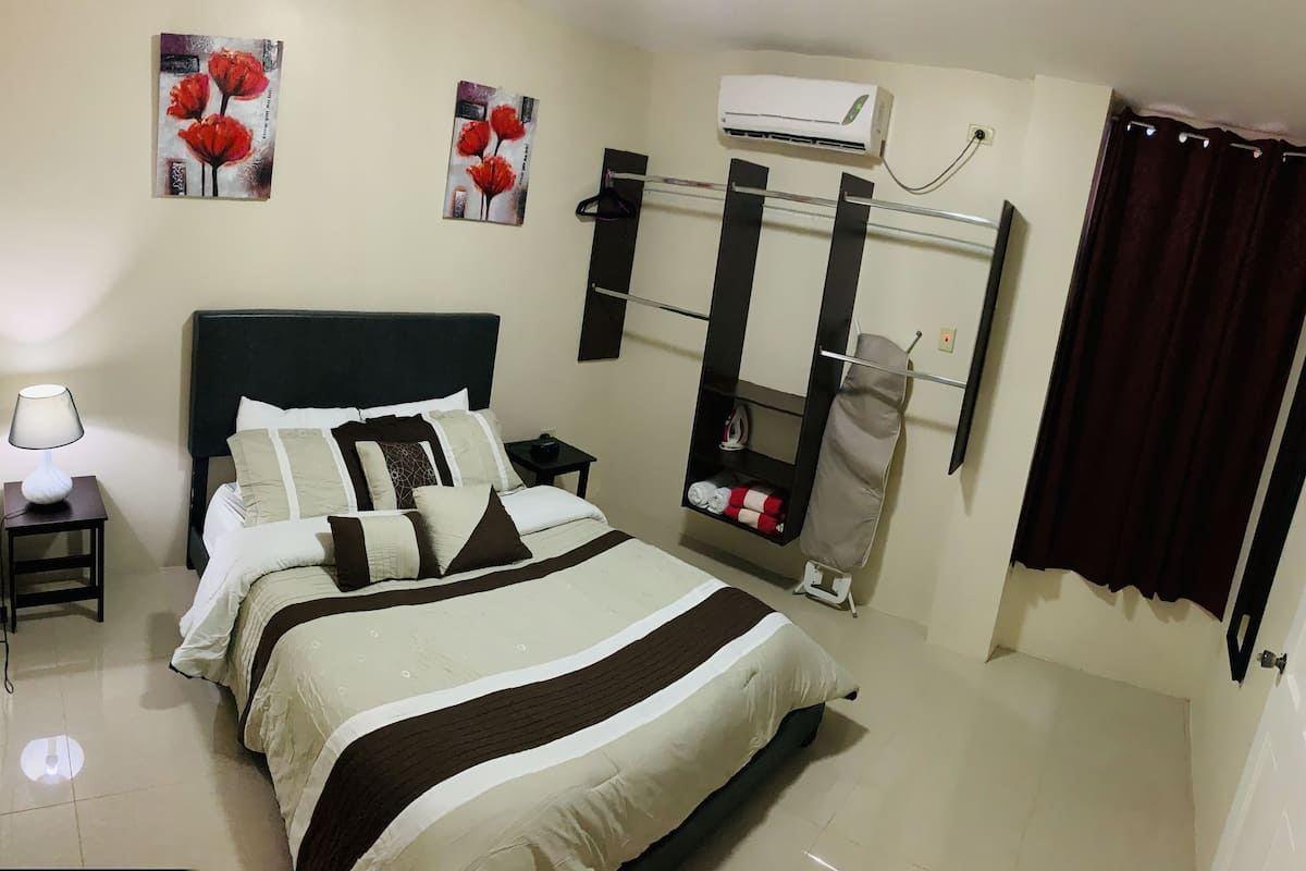 Ropa de cama de alta calidad y minibar