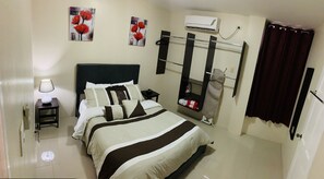 Kondominium Eksklusif, 1 kamar tidur, pemandangan gunung, di pinggir kolam renang | Seprai premium, minibar, brankas, dan setrika/meja setrika