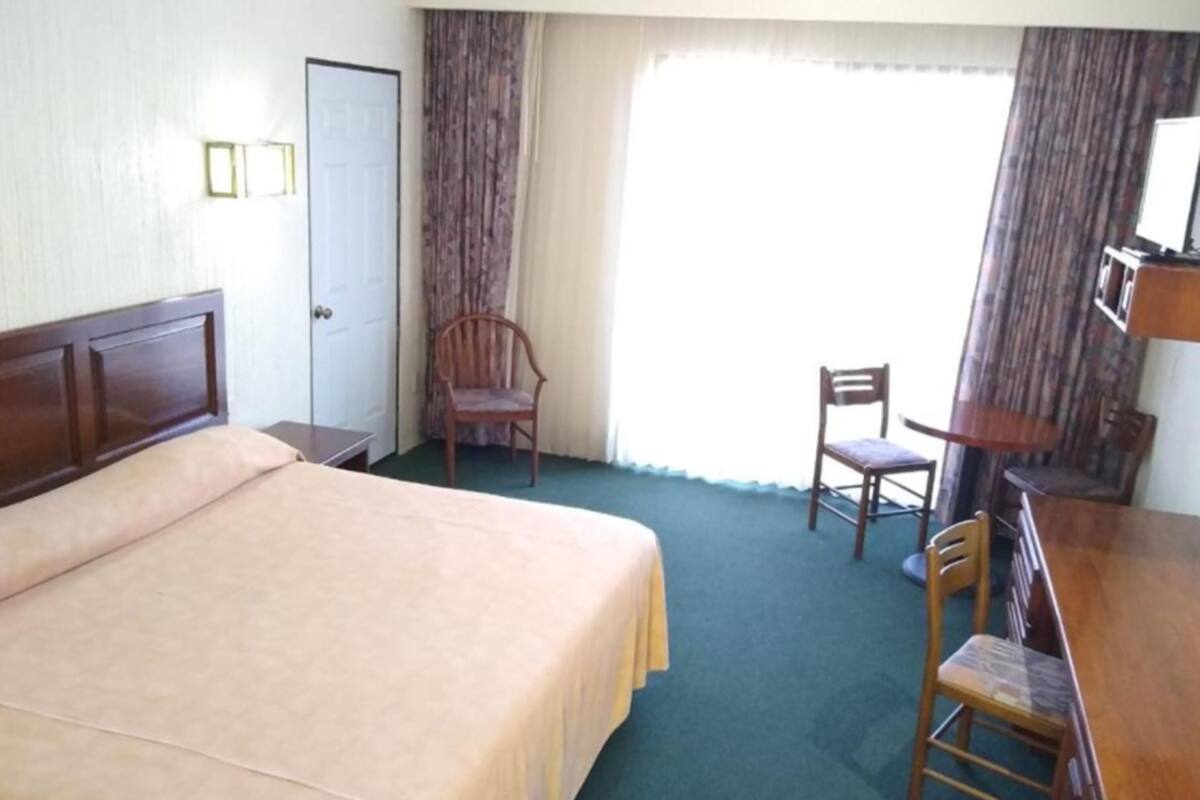 Bureau, fer et planche à repasser, Wi-Fi gratuit, draps fournis