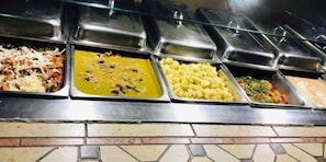 Petit déjeuner buffet (130 MXN par personne)