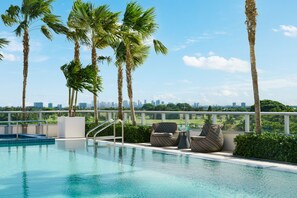 Outdoor pool, pool loungers - The Altair Hotel Bay Harbor (Bay Harbor Islands)