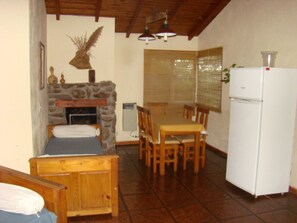 高级小屋, 1 间卧室, 热水浴缸, 山景 (Rosas) | 客房内保险箱、免费 WiFi、床单