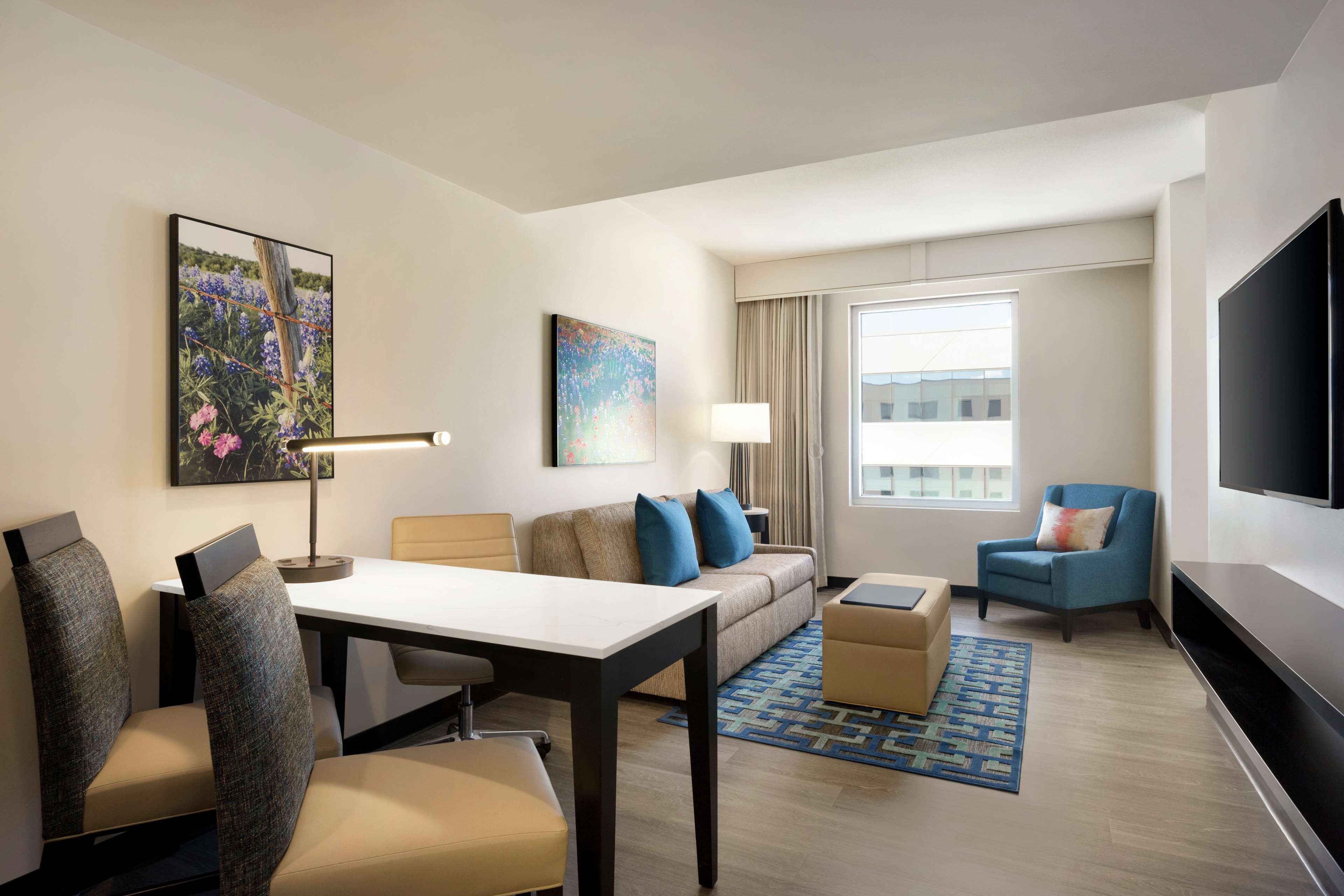 suite, 1 king bed, accessible (mobility & hearing, roll-in shower) | 1 bedroom, in-room safe, desk, laptop workspace