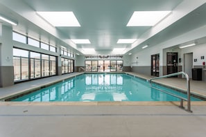 Indoor pool, open 8:00 AM to 10:00 PM, sun loungers - Hampton Inn & Suites St. George, UT (St. George)