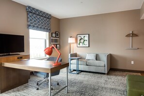 고급 침구, 객실 내 금고, 책상, 암막 커튼