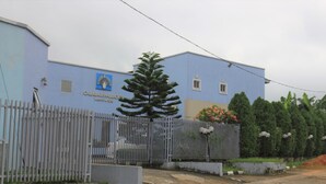 A building with a sign reading "Calabar Harbour Resort & Spa". - Calabar Harbour Resort SPA (Calabar)