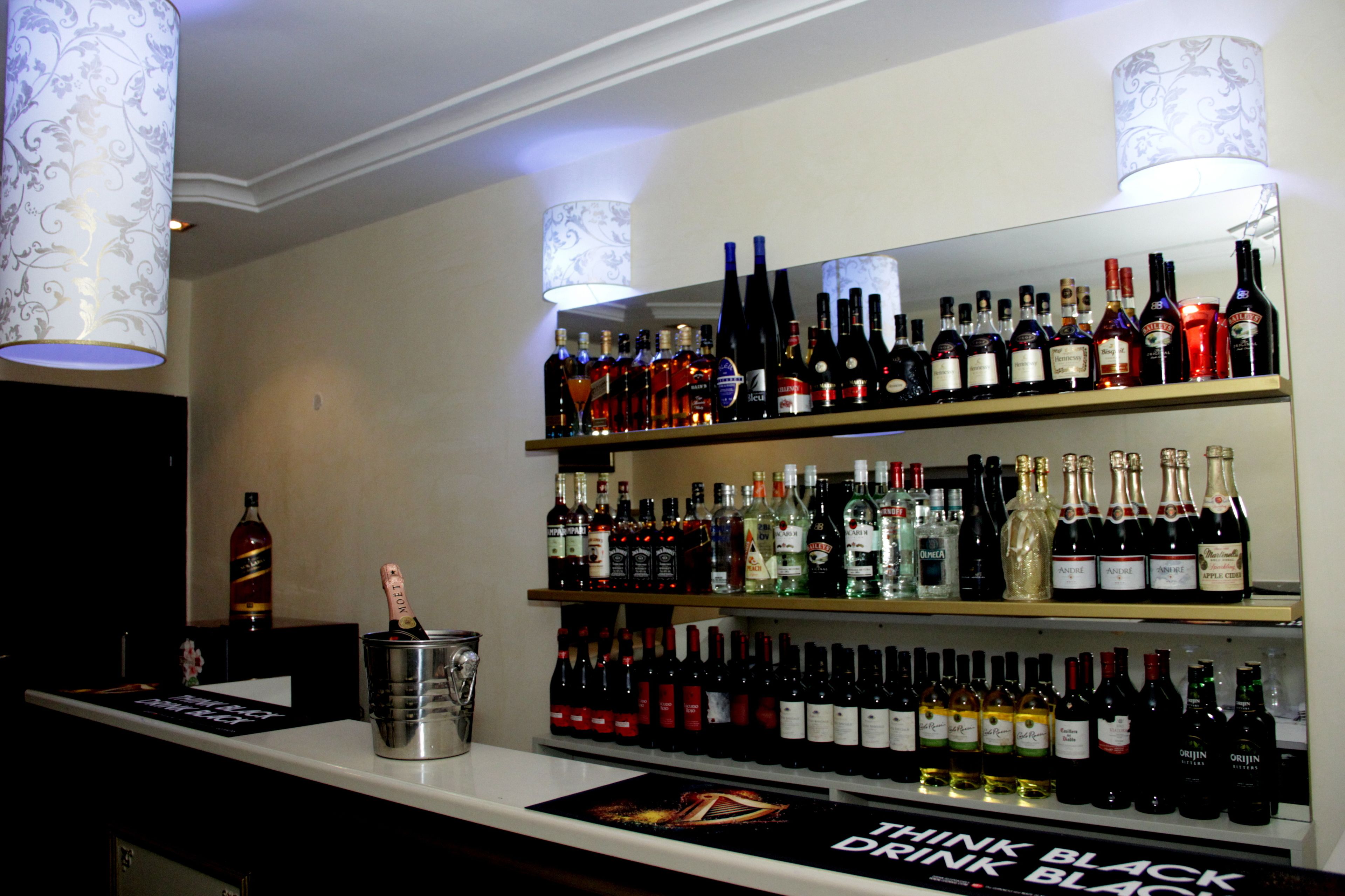 Bar (in der Unterkunft)