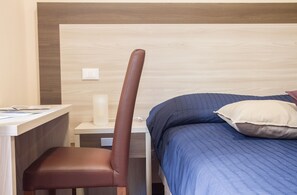 Doppelzimmer | Minibar, Zimmersafe, Schreibtisch, schallisolierte Zimmer