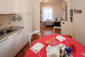 大型雪櫃/冰箱、微波爐、爐具、咖啡機/沖茶器