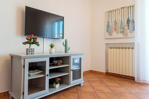 50-inch Smart TV with digital channels, heated floors