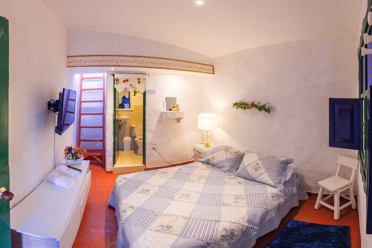 Triple Room, Private Bathroom | 16 bedrooms, iron/ironing board (on request), WiFi (free)