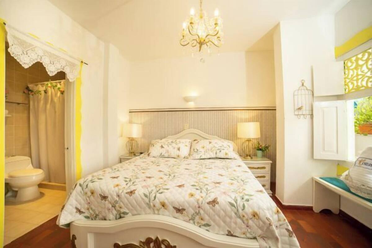 16 chambres, décoration personnalisée, ameublement personnalisé