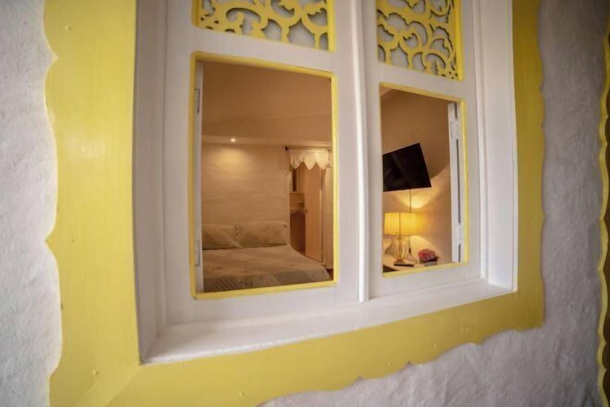 16 chambres, décoration personnalisée, ameublement personnalisé