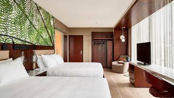 Zimmersafe, Schreibtisch, Verdunkelungsvorhänge, schallisolierte Zimmer