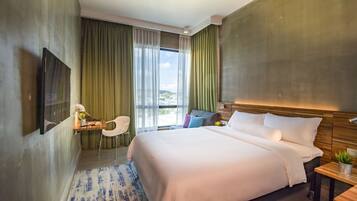 1 bedroom, premium bedding, minibar, in-room safe