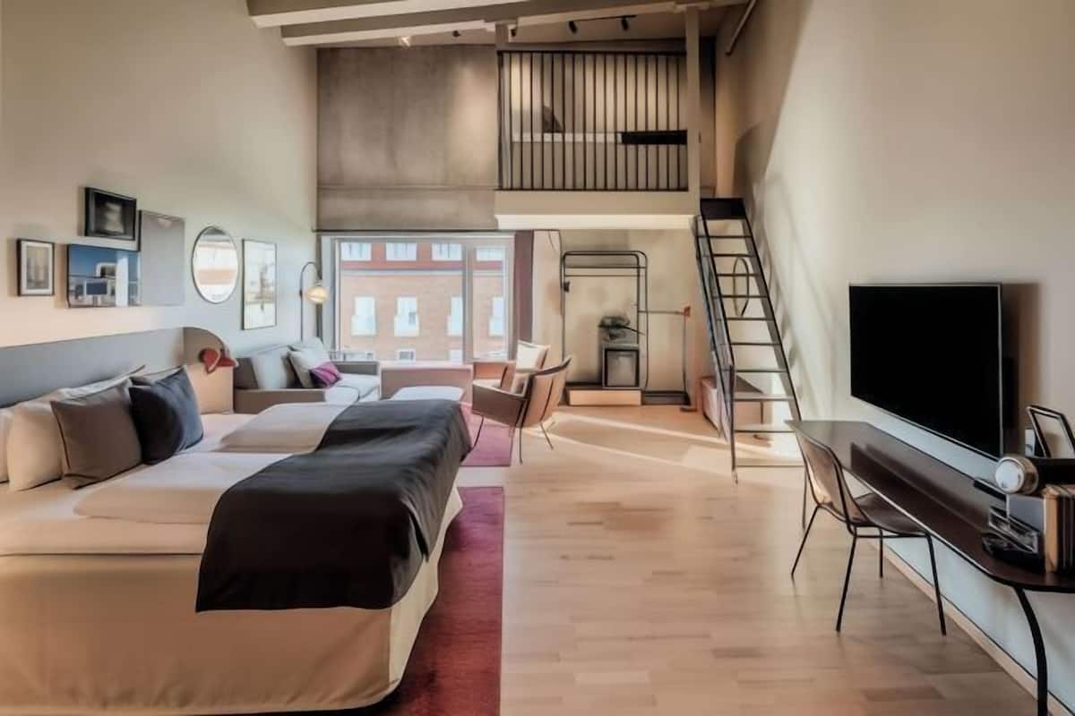 1 bedroom, in-room safe, iron/ironing board, free WiFi