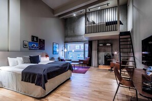 Suite junior | Caja fuerte, tabla de planchar con plancha, wifi gratis y ropa de cama